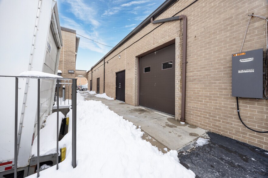 More Photos Of 304 Howard Ave, Des Plaines Light Distribution For Sale