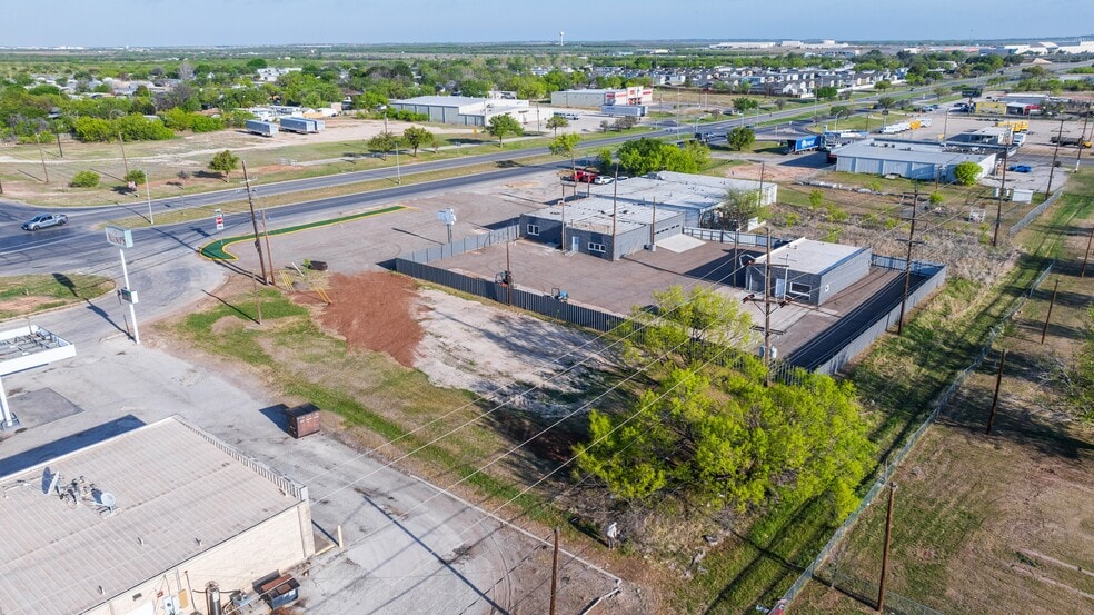 More Photos Of 769 Arnold Blvd, Abilene Flex For Sale