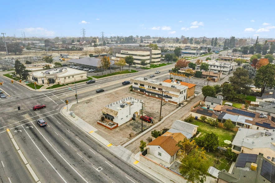 More Photos Of 1656 Oak St, Bakersfield General Retail For Lease