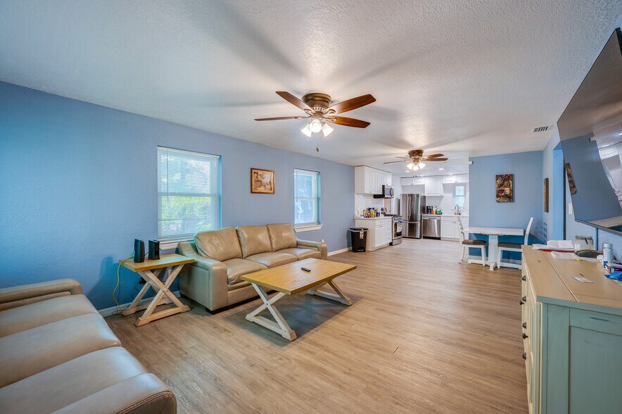 More Photos Of 116 Center St, Daytona Beach Office Residential For Sale