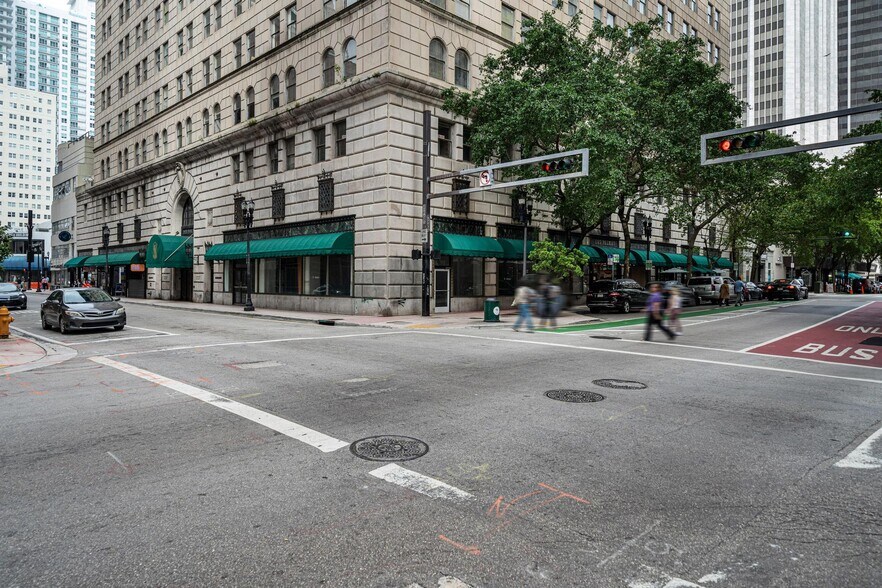 More Photos Of 25 SE 2nd Ave, Miami Office For Lease