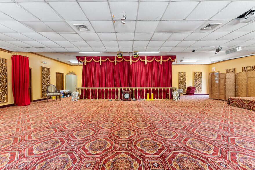 More Photos Of 605 Silver St, Agawam Storefront Retail Office For Sale