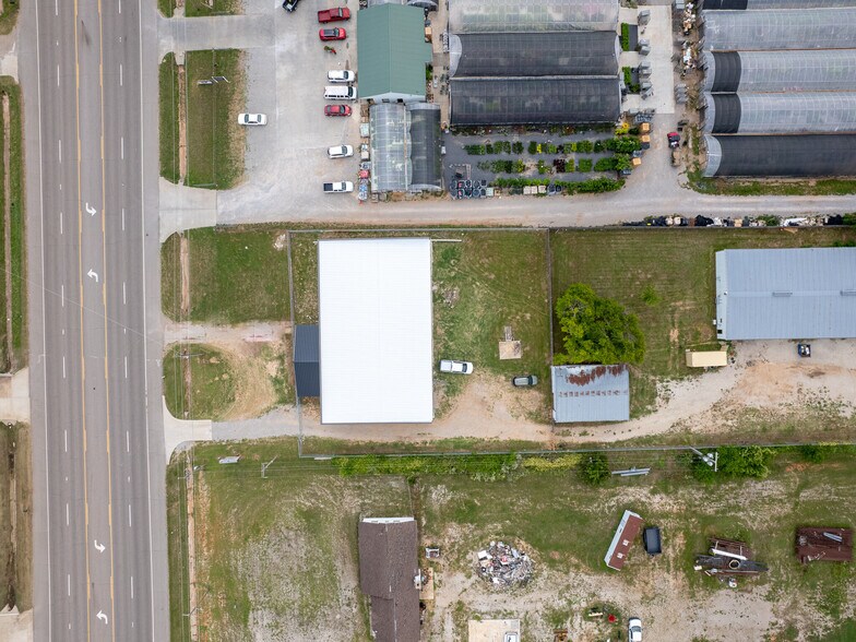 More Photos Of 18608 NE 23rd St, Harrah Light Distribution For Lease