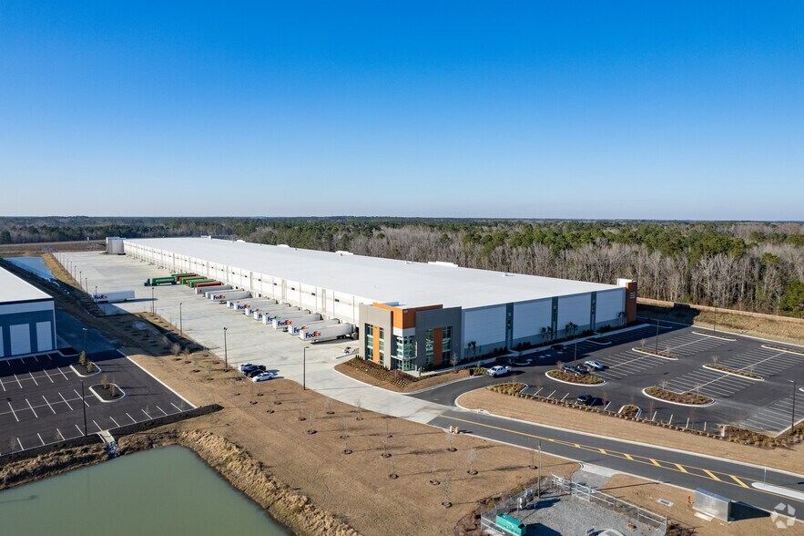 More Photos Of 601 Bloomingdale Rd, Bloomingdale Distribution For Lease