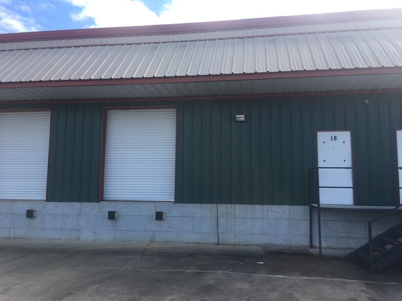 More Photos Of 644 Church Rd, Madison Warehouse For Lease