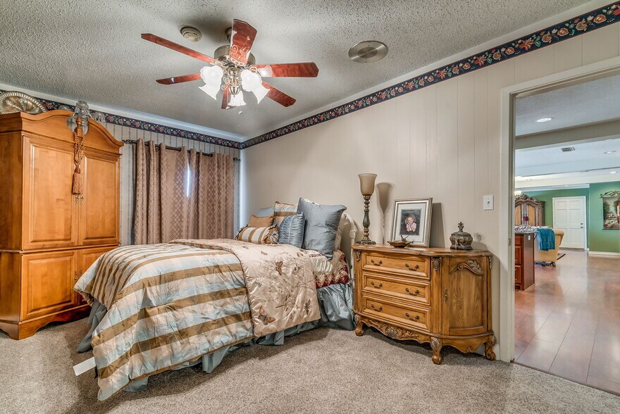 More Photos Of 200 E Blackjack St, Dublin Storefront Retail Residential For Sale