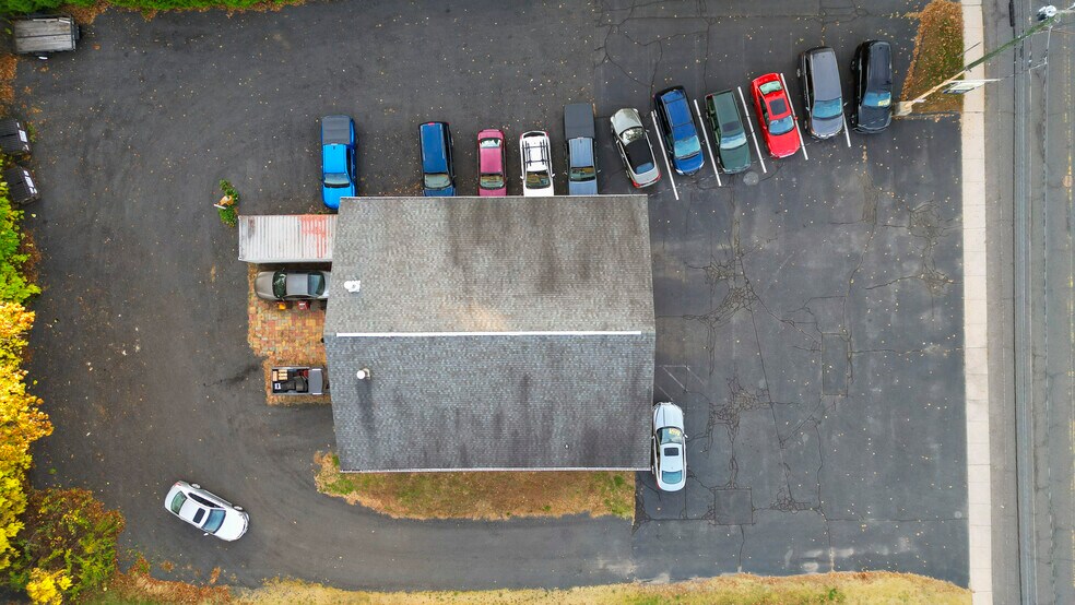 More Photos Of 457 Spring St, Windsor Locks Auto Repair For Sale