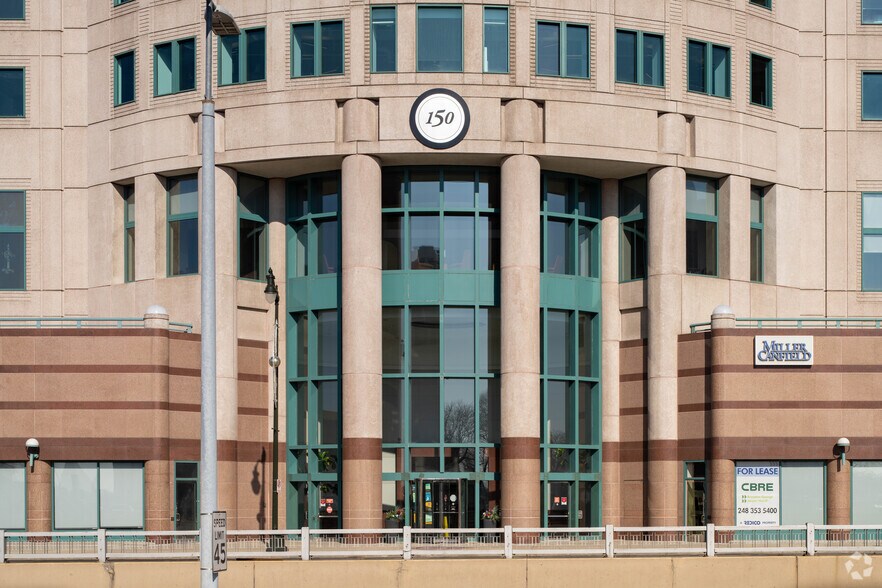 More Photos Of 150 W Jefferson Ave, Detroit Office For Lease