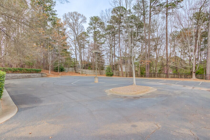 More Photos Of 10425 Old Alabama Connector Rd, Alpharetta Office For Lease