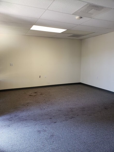 More Photos Of 2204-2230 S Fairview St, Santa Ana Light Distribution For Lease