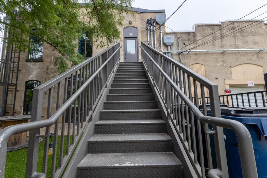 More Photos Of 117 East St, Hutto Loft Creative Space For Sale