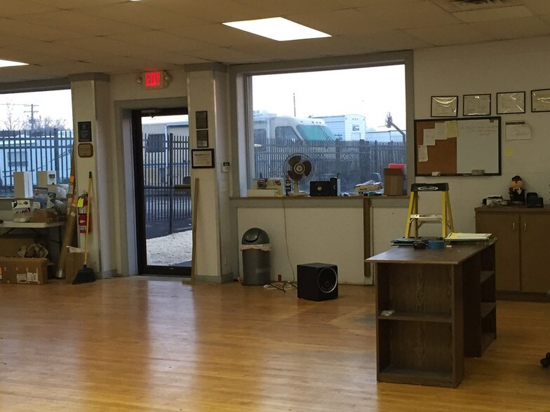 More Photos Of 25080 Lakeland Blvd, Euclid Auto Dealership For Sale