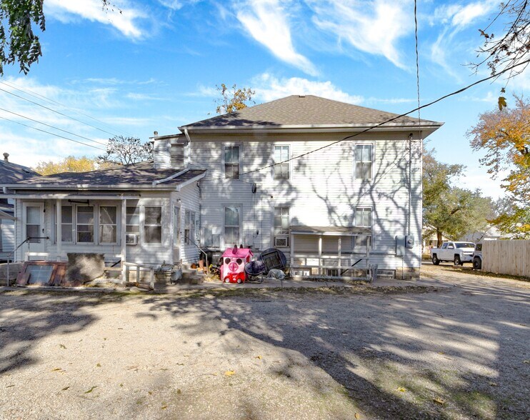 More Photos Of 525 W 8th St, Junction City Apartments For Sale