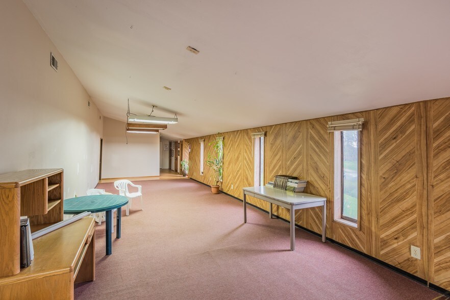 More Photos Of 941 SW Alder St, Dundee Warehouse For Sale