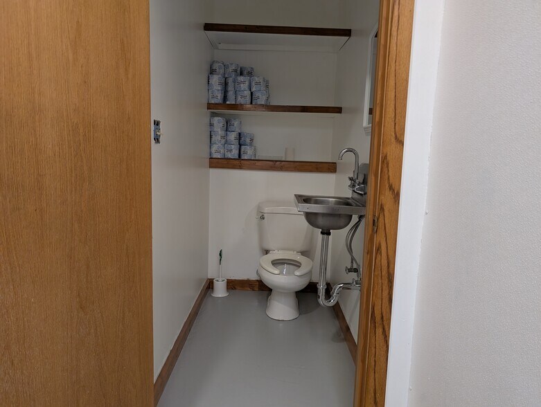 More Photos Of 306 Nordic dr, Petersburg Freestanding For Sale