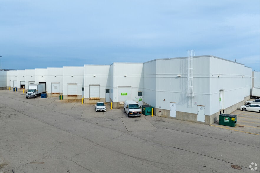 More Photos Of 2850 Argentia Rd, Mississauga Warehouse For Lease
