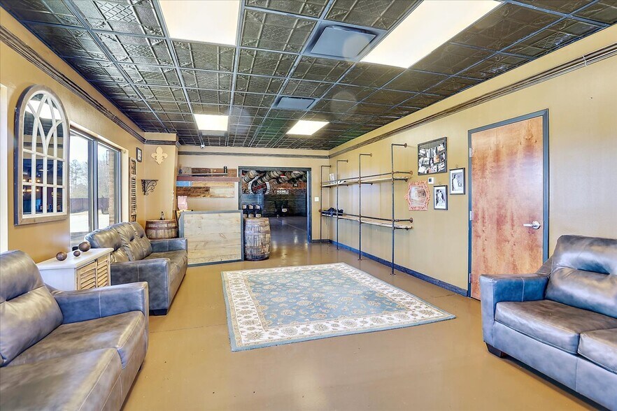 More Photos Of 15 Jackson Cir, Florence Restaurant For Sale