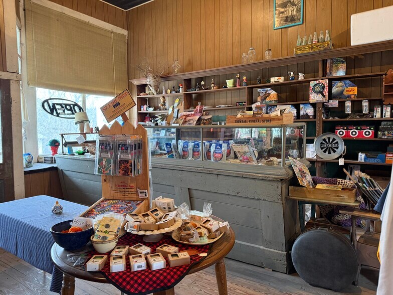 More Photos Of 128 River Rd, Marshall General Retail For Sale