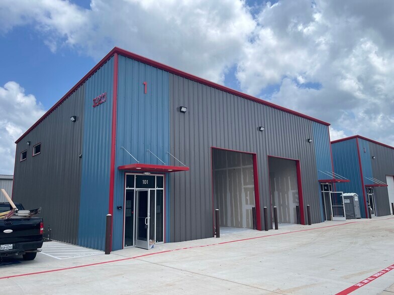 More Photos Of 32223 Tamina Rt, Magnolia Flex For Lease