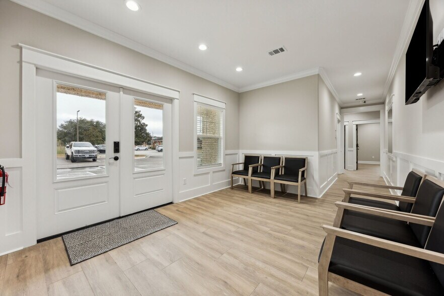 More Photos Of 122 Hawthorn Ln, Saint Marys Office For Lease