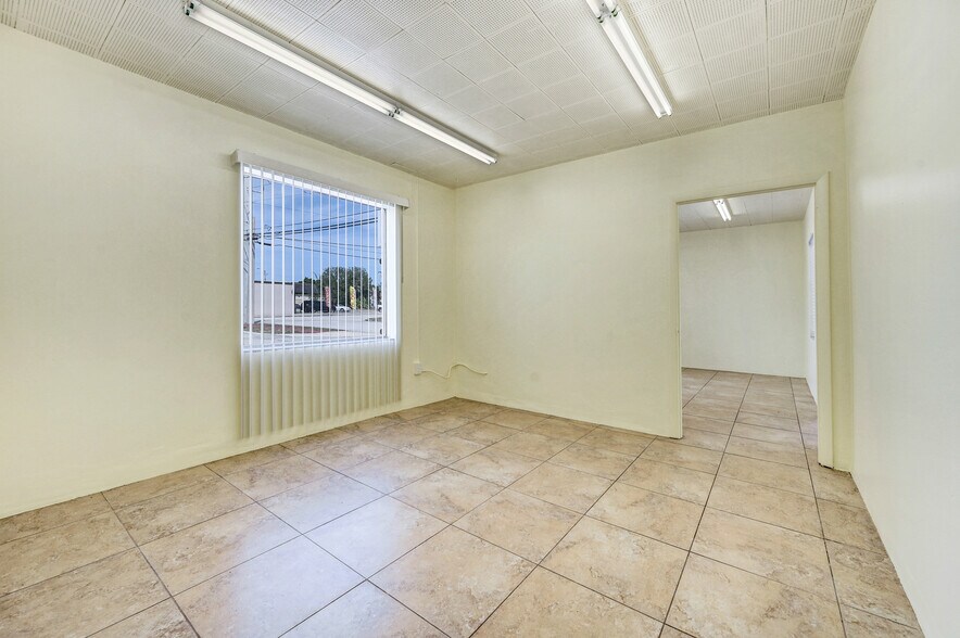 More Photos Of 117-137 Hughlett Ave, Cocoa General Retail For Sale