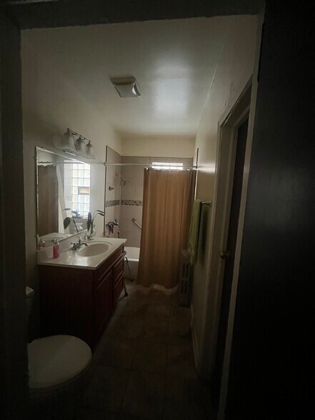 More Photos Of 7951 S Burnham Ave, Chicago Multifamily For Sale