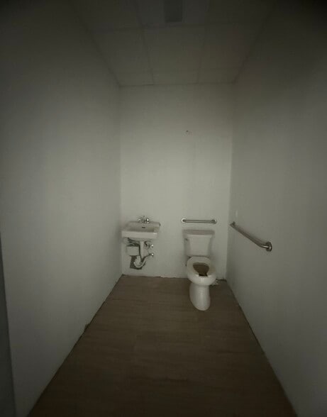 More Photos Of 441 Northfield Ave, Staten Island General Retail For Lease