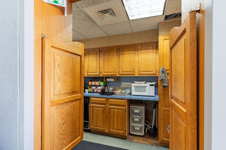 More Photos Of 537 Crystal Ave, Vineland Office For Sale