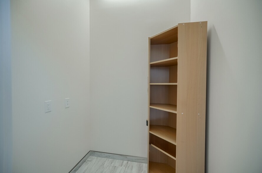 More Photos Of 60-74 Gervais Dr, Toronto Warehouse For Lease