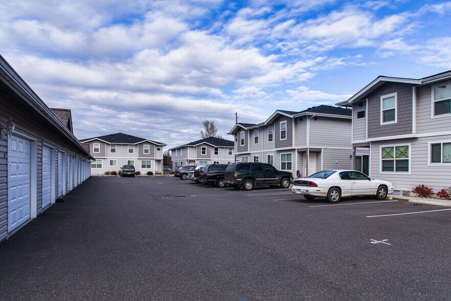 More Photos Of 1205 Boon St, Sumas Apartments For Sale