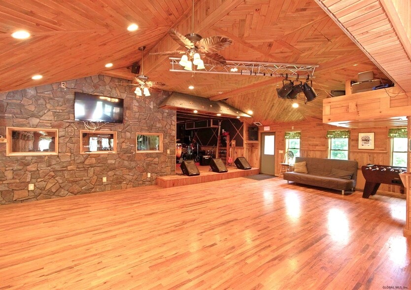 More Photos Of 218 NY-296, Windham Hotel For Sale