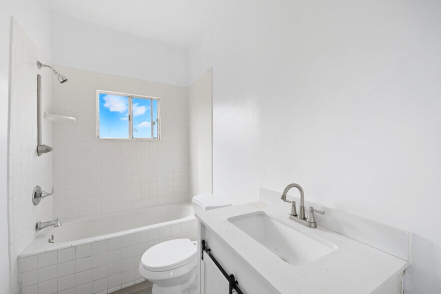 More Photos Of 522 W VERNON Ave, Los Angeles Daycare Center For Sale