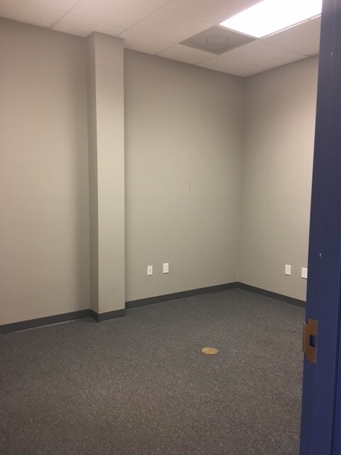 More Photos Of 119 Poplar Pointe Dr, Mooresville Research And Development For Lease