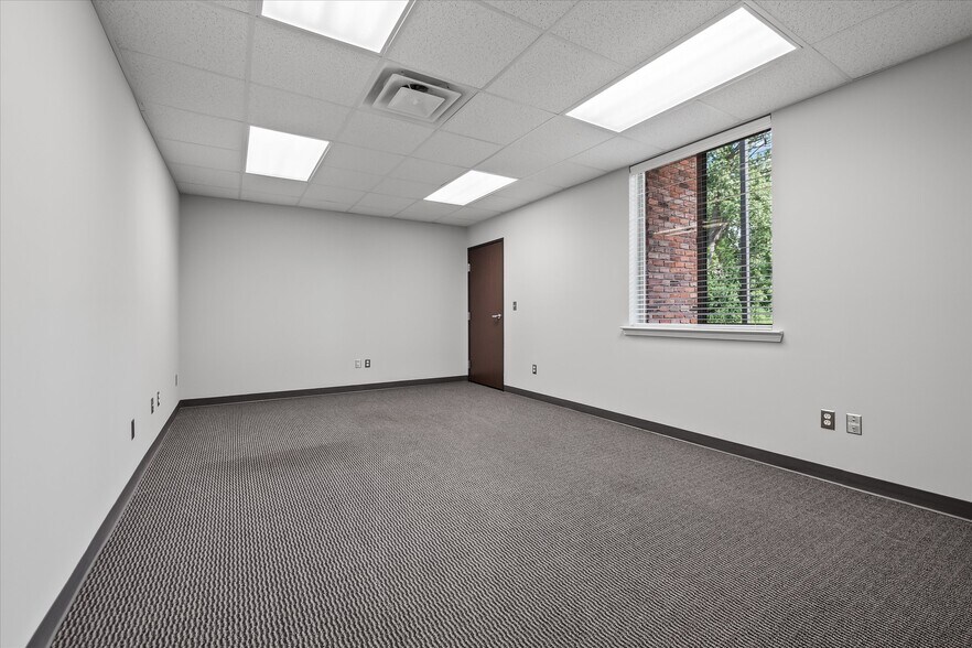 More Photos Of 38765-38795 Mound Rd, Sterling Heights Medical For Lease