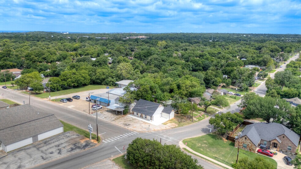 More Photos Of 4700 Barbara Rd, River Oaks Office For Sale