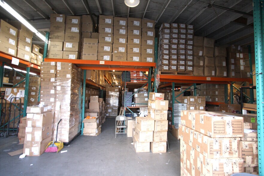 More Photos Of 1722 Santee St, Los Angeles Warehouse For Lease
