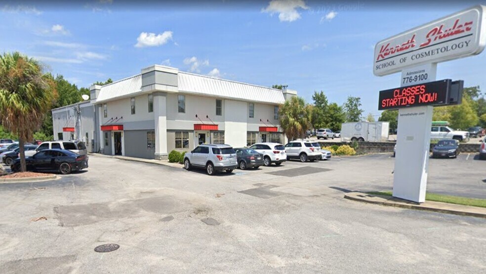 Primary Photo Of 7474 Garners Ferry Rd, Columbia Medical For Sale