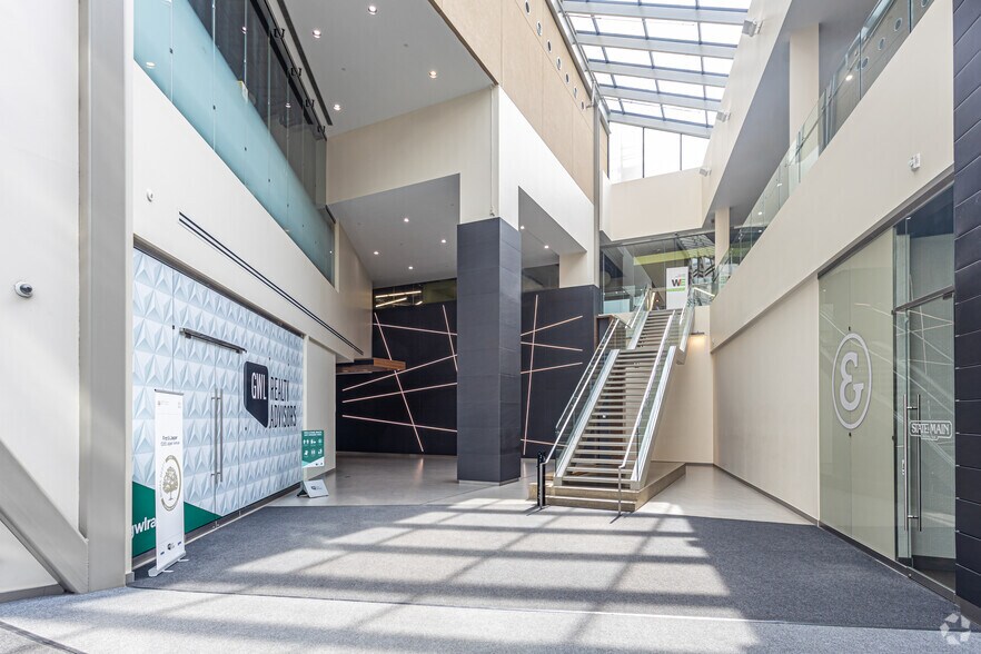 More Photos Of 10065 Jasper Ave NW, Edmonton Office For Lease