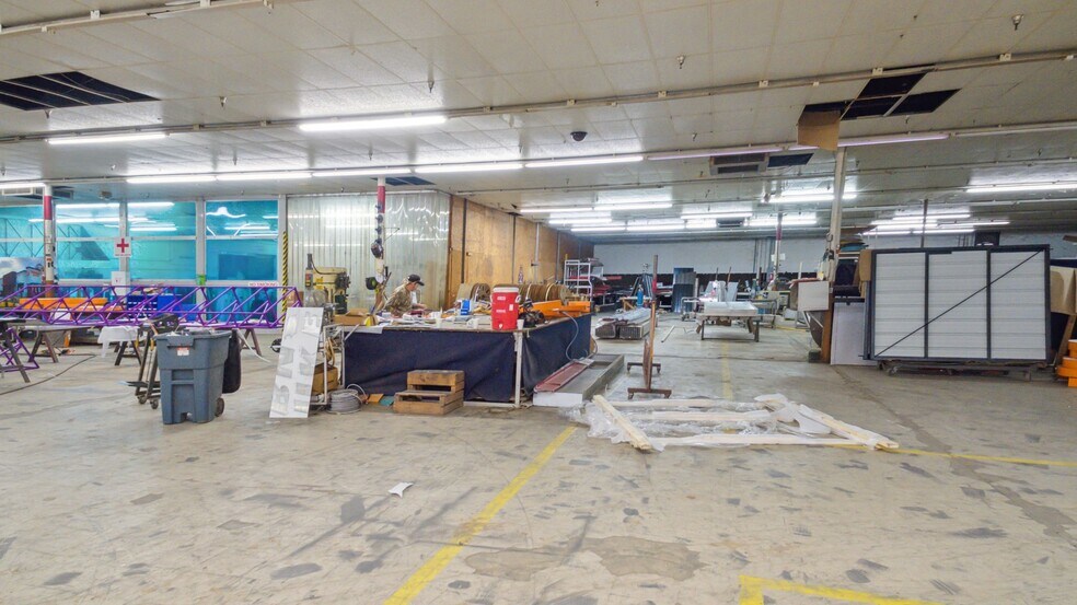 More Photos Of 902 NW Main St, Bunkie Showroom For Sale