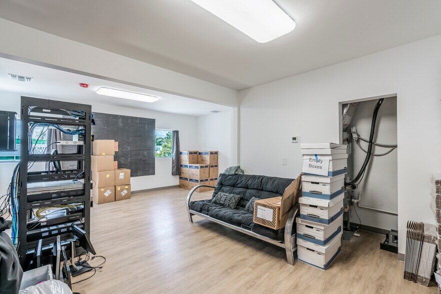 More Photos Of 1014 N Dixie Hwy, Lake Worth Beach Loft Creative Space For Sale