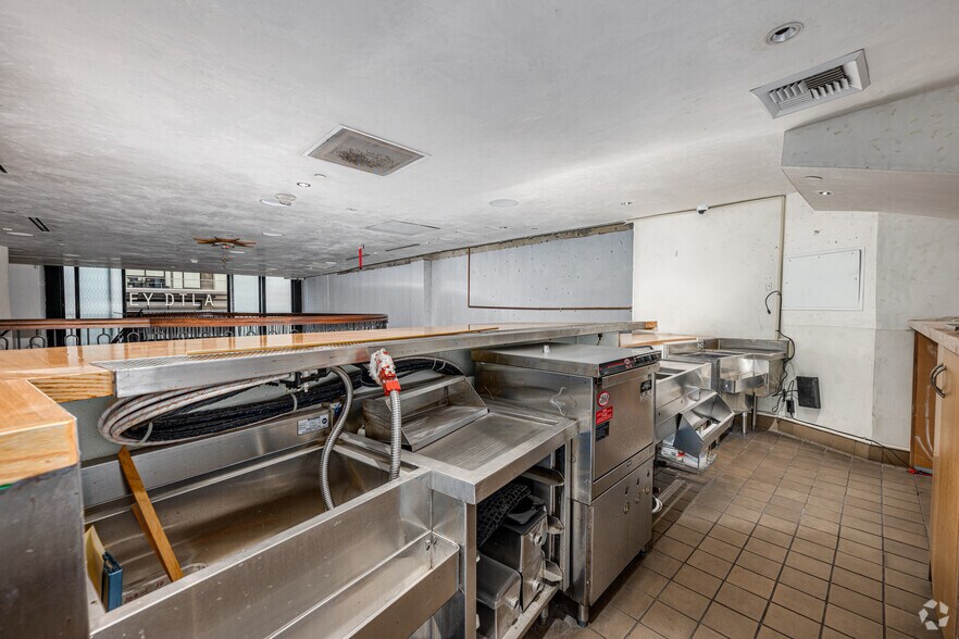 More Photos Of 701 W 7th St, Los Angeles Apartments For Lease