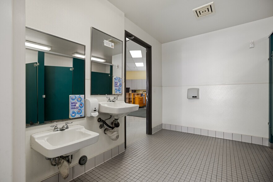 More Photos Of 2090 Chino Hills Pkwy, Chino Hills Schools For Lease