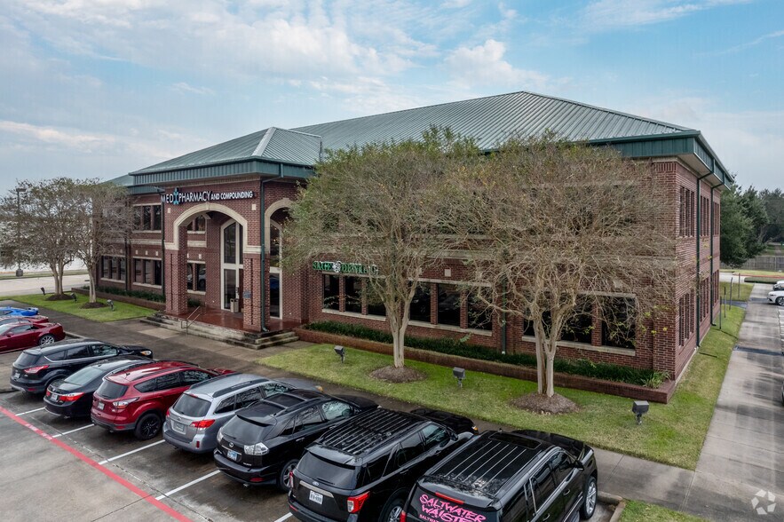 More Photos Of 6302 W Broadway St, Pearland Medical For Lease