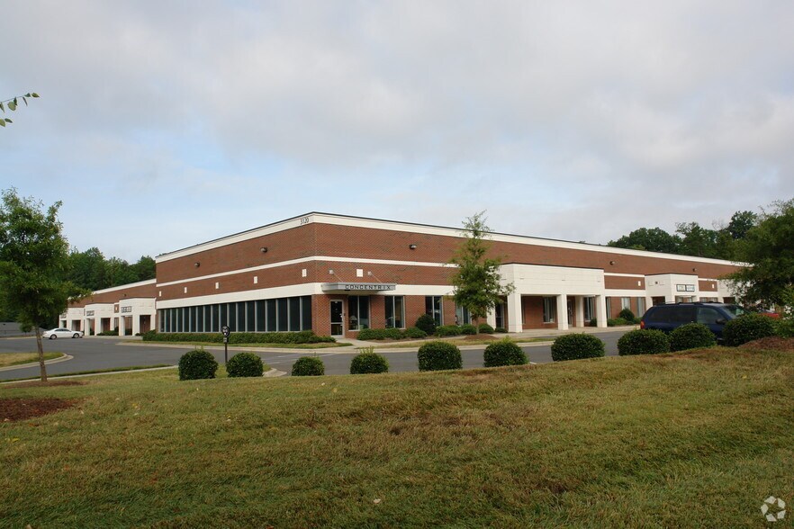 More Photos Of 3120 Latrobe Dr, Charlotte Showroom For Lease