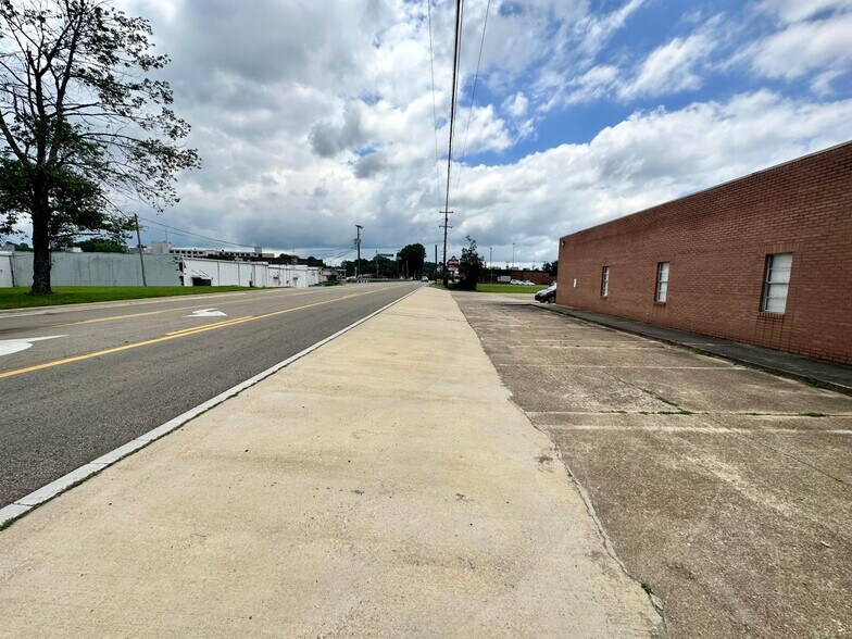 More Photos Of Exit 61, I-22, New Albany MS, New Albany Fast Food For Sale