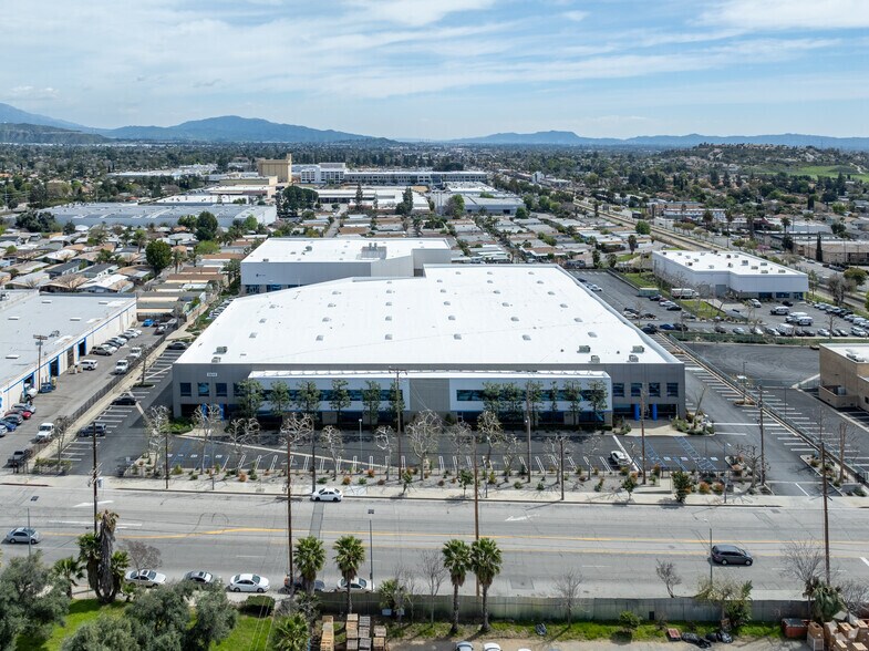 More Photos Of 15624 Roxford St, Sylmar Warehouse For Lease