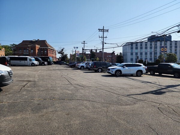 More Photos Of 120 Amesbury St, Lawrence Auto Repair For Sale