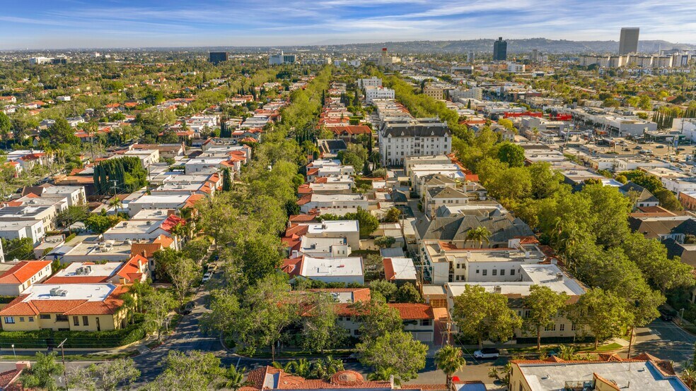 More Photos Of 367 N Orange Dr, Los Angeles Apartments For Sale