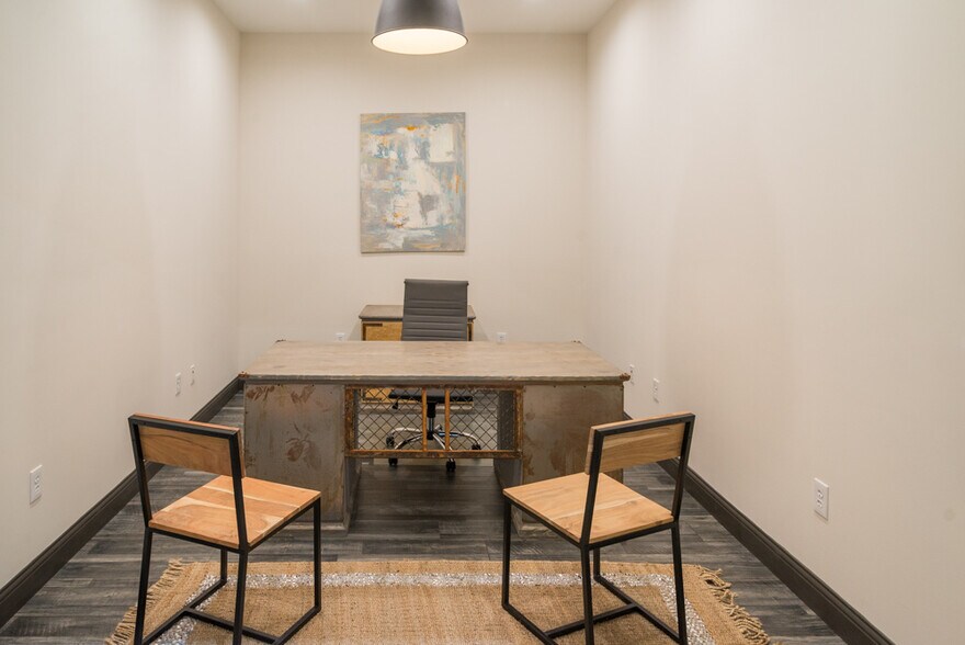 More Photos Of 1346 Motor Cir, Dallas Office For Sale