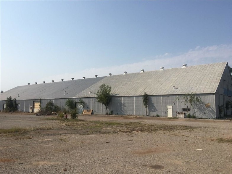 More Photos Of 1515 E Main St, Yukon Industrial For Sale